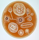 Antoni Starczewski, Kompozycja - talerz ceramiczny, IX 1955, fajans szkliwiony, malatura podszkliwiana, średnica 29,5 cm